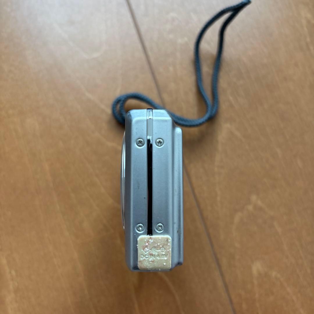 Olympus デジカメ　FE-220 充電器付き