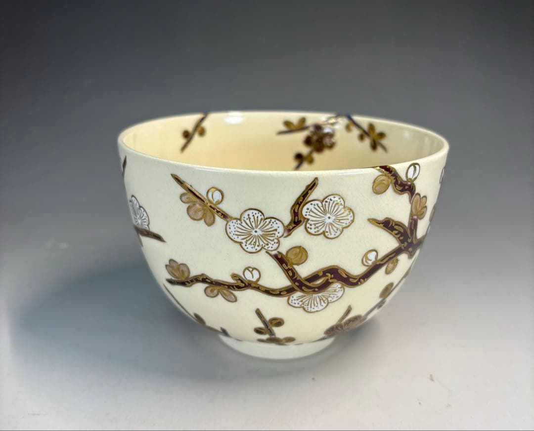 【中古品】清閑寺窯　杉田祥平造　色絵紅白梅ノ画茶碗（共箱）