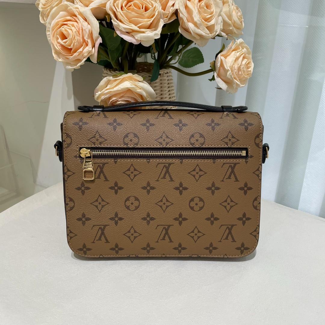 Louis Vuittonリバース ポシェット メティス M41465