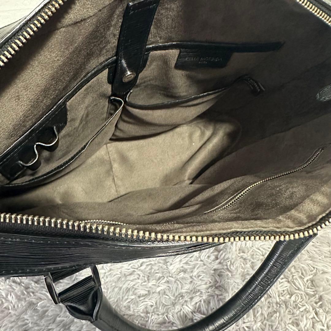 美品　人気　ペッレモルビダ　キャピターノ　ビジネスバッグ　レザー　ブラック　黒