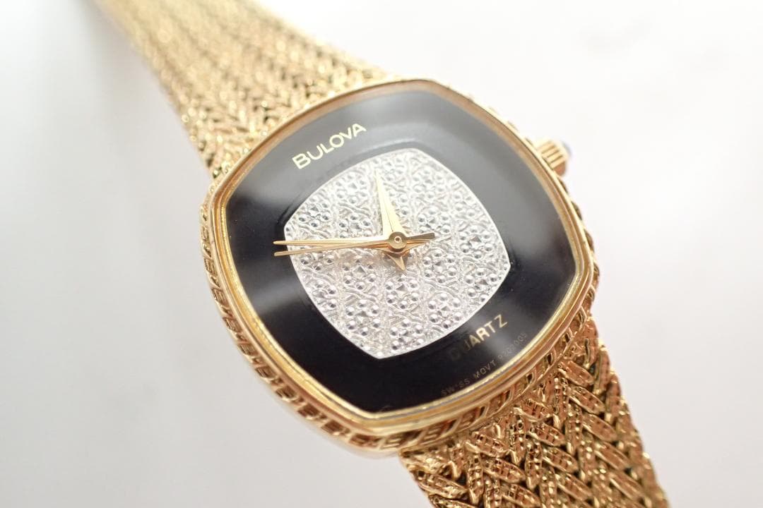 BULOVA ブローバ ゴールドカラー クオーツ 腕時計