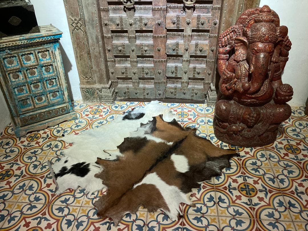 ヤギ皮　ヒョウ柄加工ラグマット