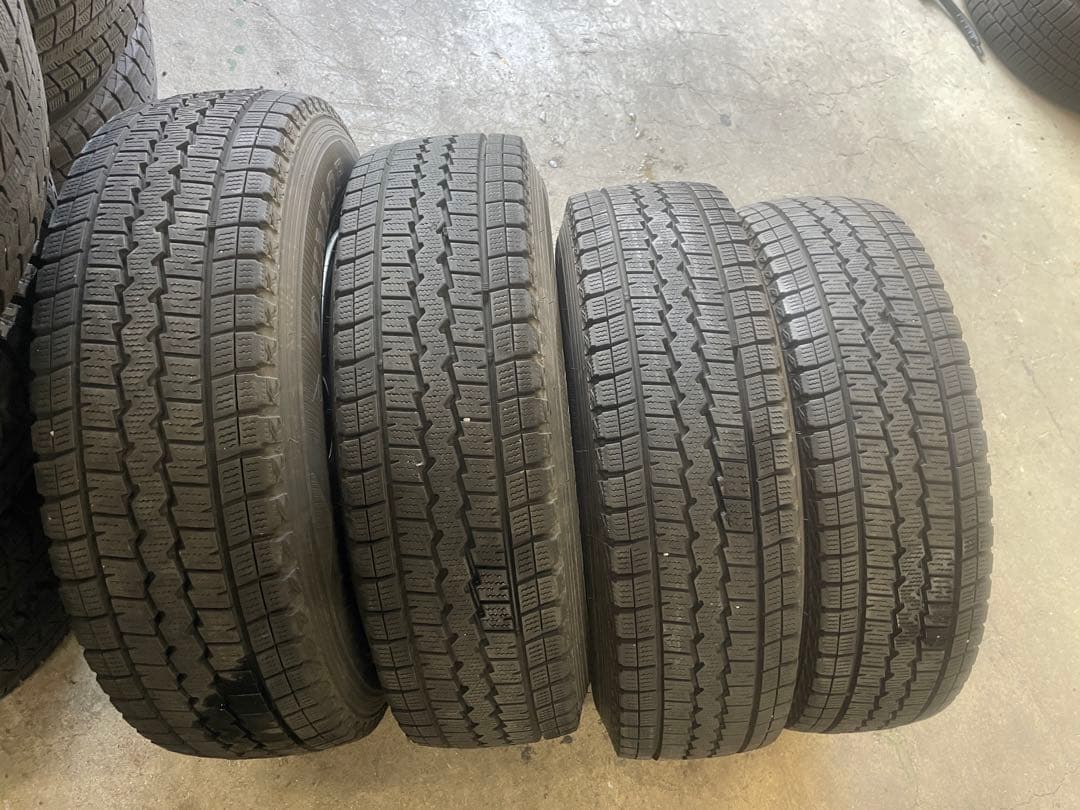 ハイエース　バリ山　ダンロップ　スタッドレスセット　195/80Ｒ15
