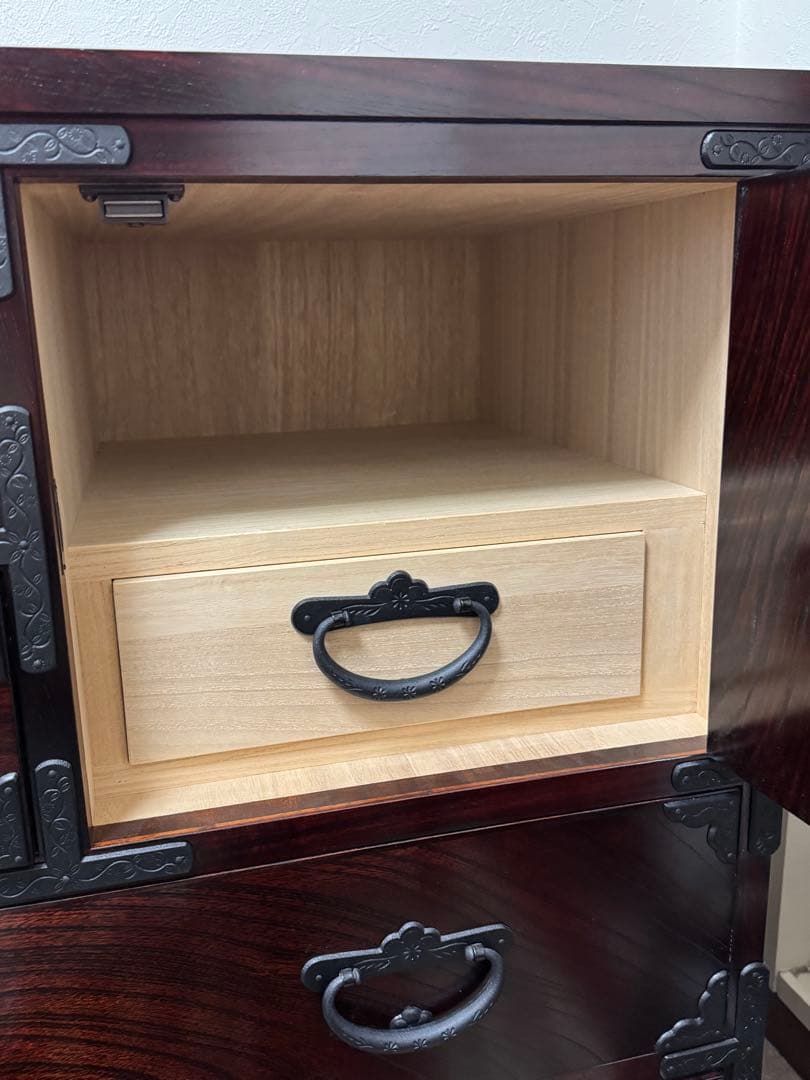 激安-ほぼ新品 正真正銘 岩屋箪笥 幅120センチ　拭漆/欅/南部鉄器