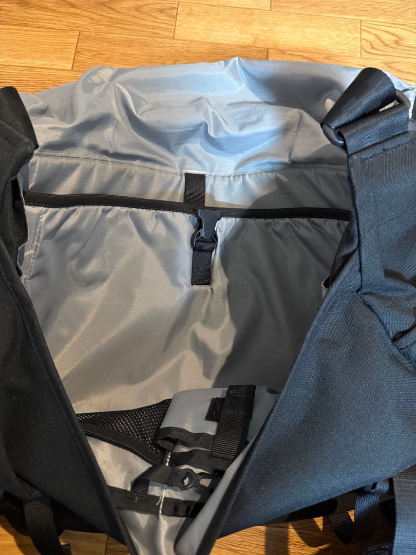 patagonia メッセンジャーバッグ 黒 反射材付き