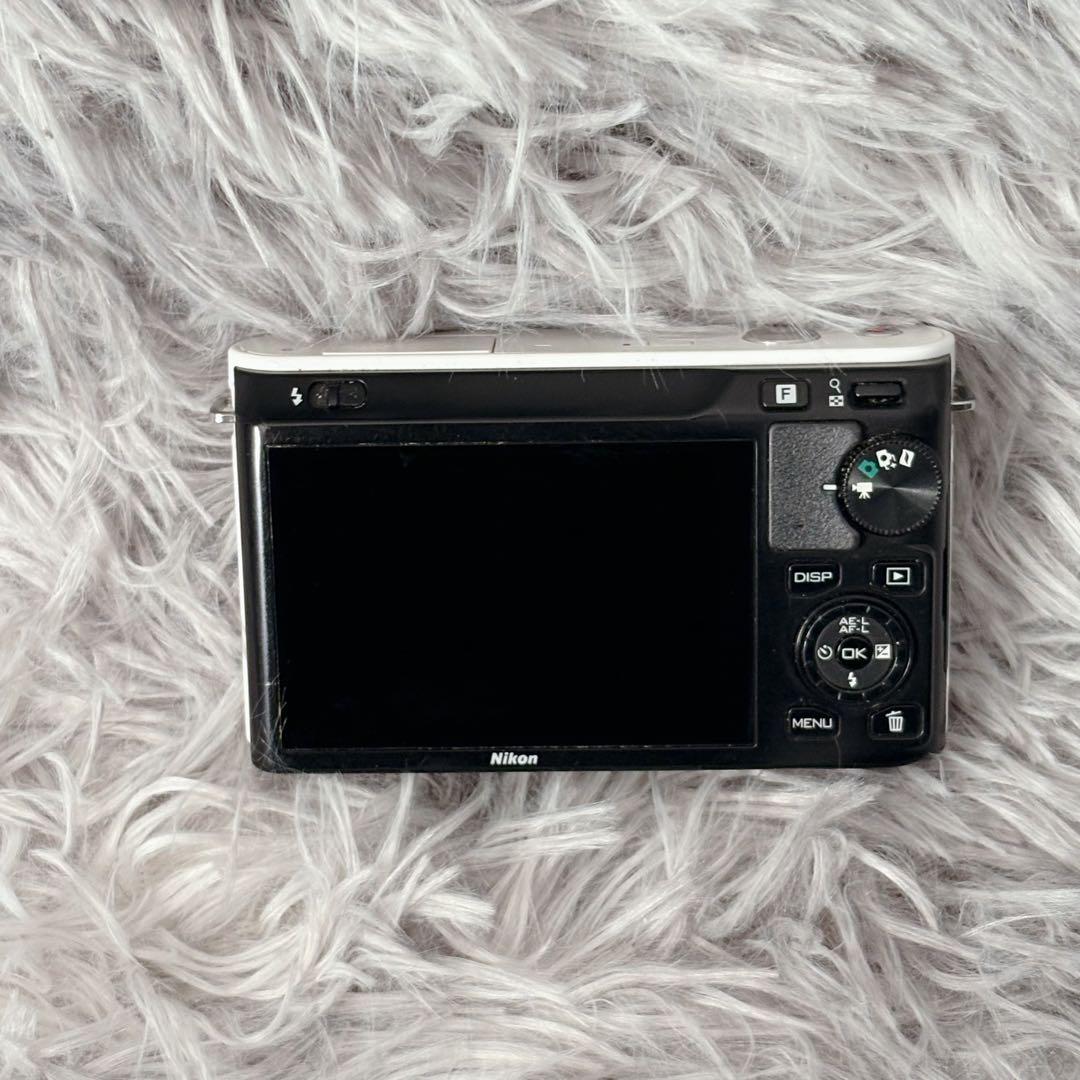 【美品】Nikon 1 J1 ホワイト 本体とバッテリー付き