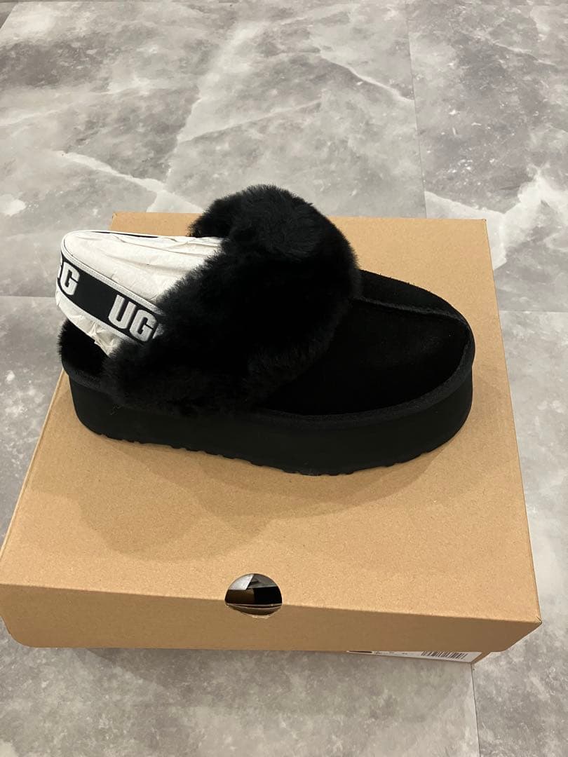 UGG ブラック スエード スリッポン厚底