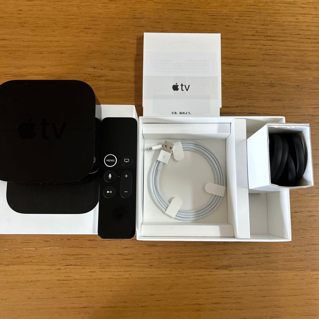 Apple TV 本体とリモコン、USBケーブル付き