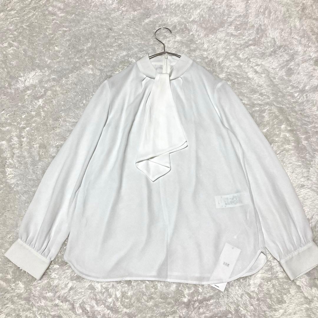 新品未使用タグ付　23区　バックサテンアムンゼン ボウタイ付き 2wayブラウス