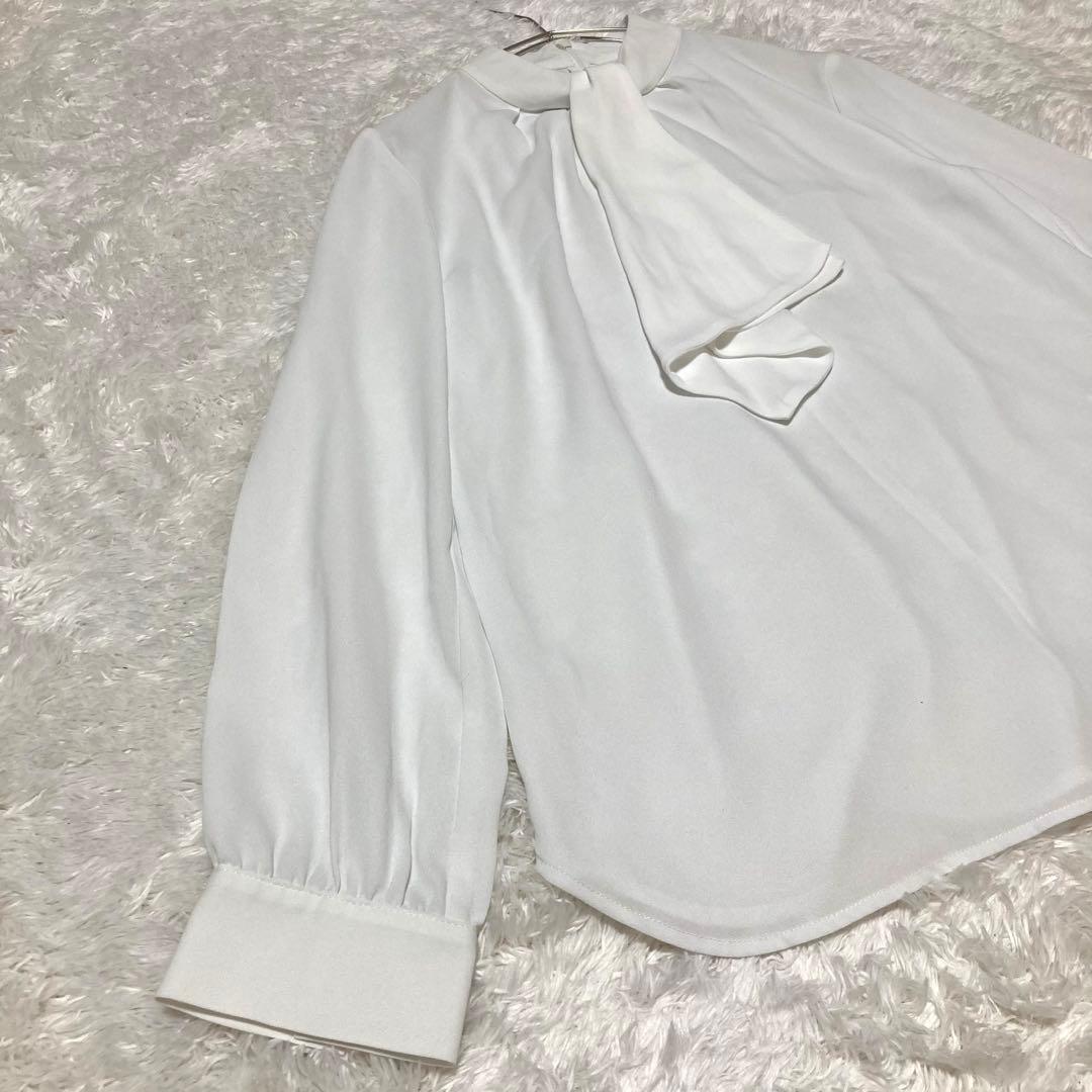 新品未使用タグ付　23区　バックサテンアムンゼン ボウタイ付き 2wayブラウス