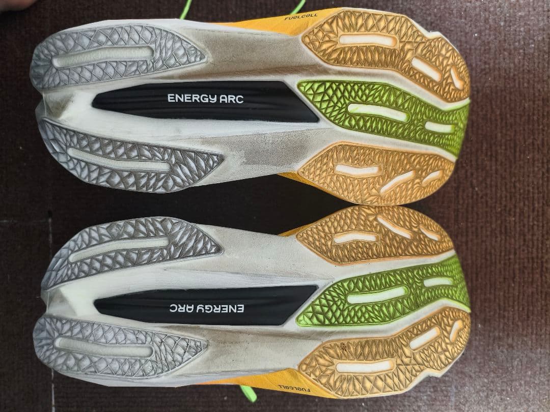 ニューバランス　FuelCell SuperComp Elite v4 25.0