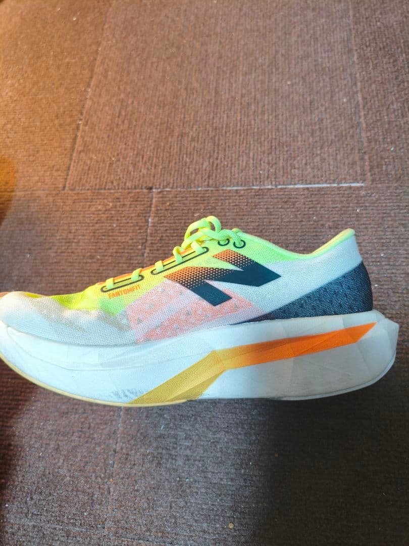 ニューバランス　FuelCell SuperComp Elite v4 25.0