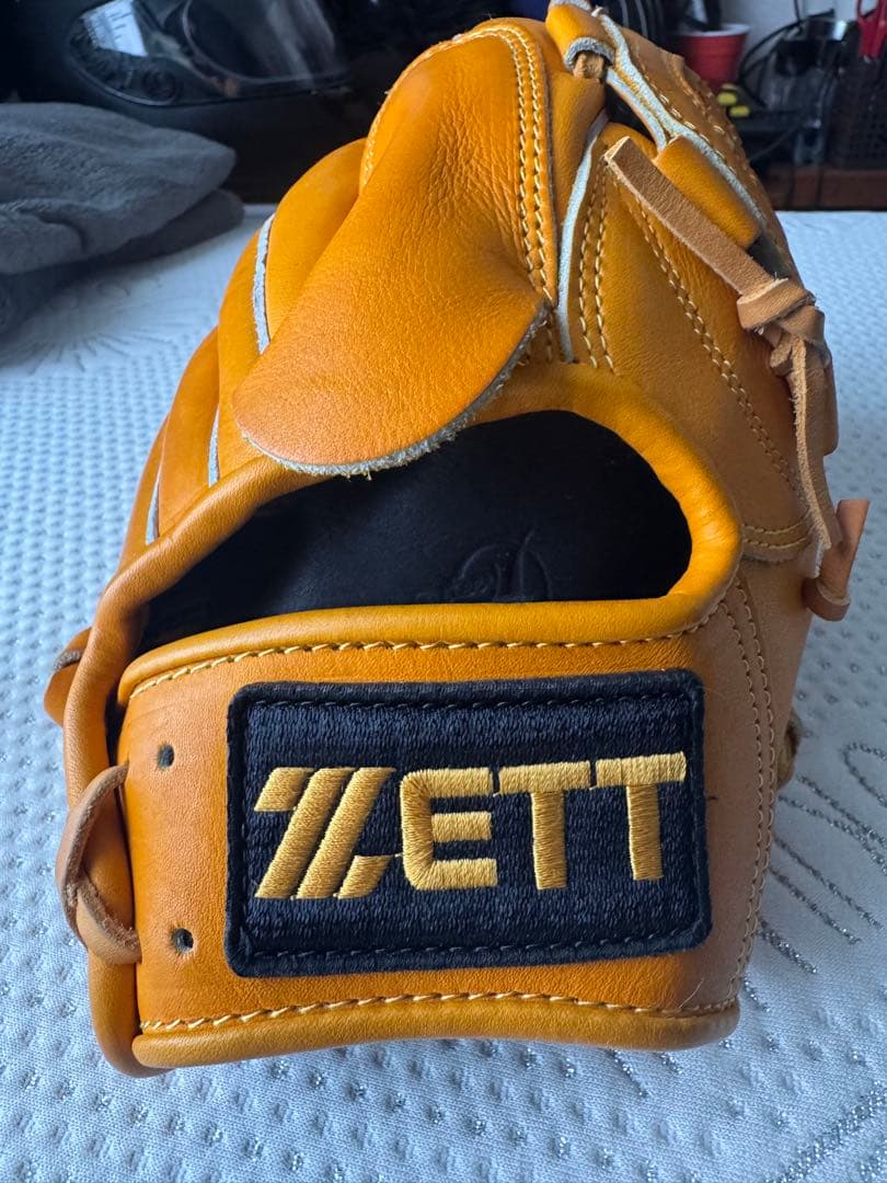 ZETT ゼットプロステイタス　軟式グローブ　ピッチャー