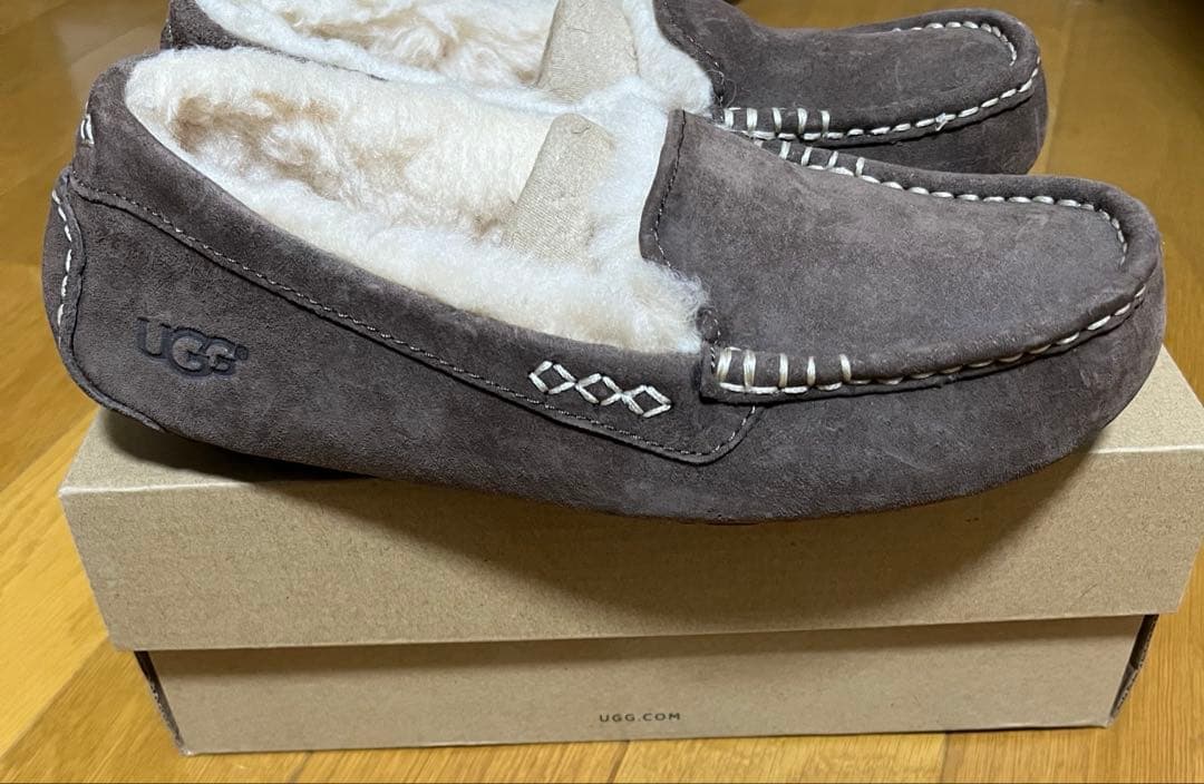 UGG アグ　アンスレー　モカシン24cm チョコレート