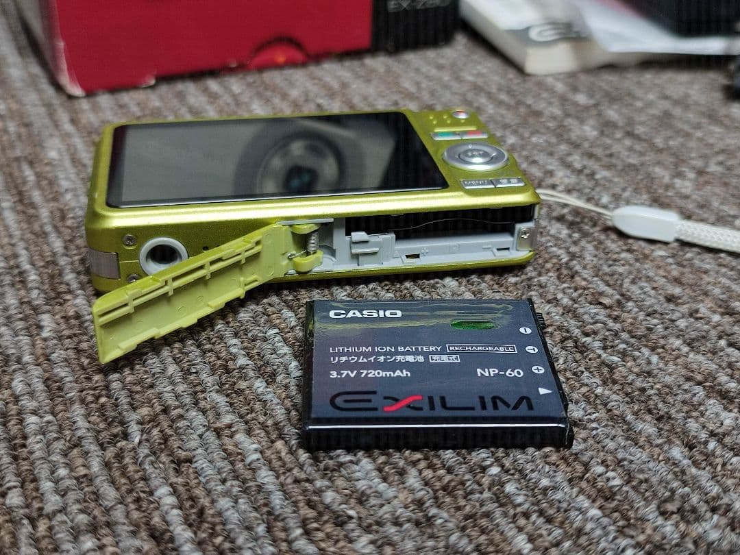CASIO EXILIM EX-Z80 カシオ デジカメ　コンデジ