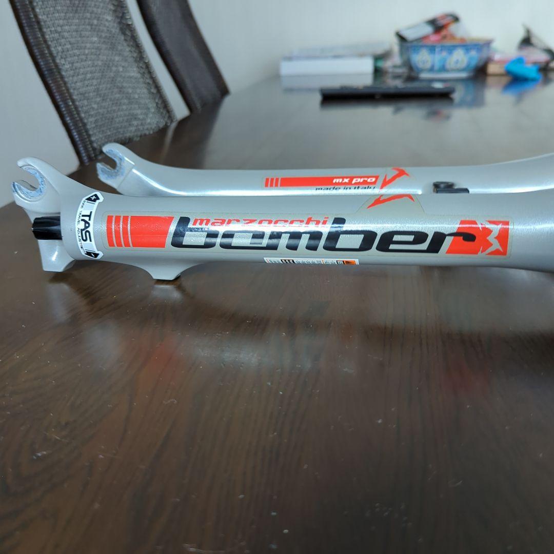 Marzocchi Bomber サスペンションフォーク 26インチ