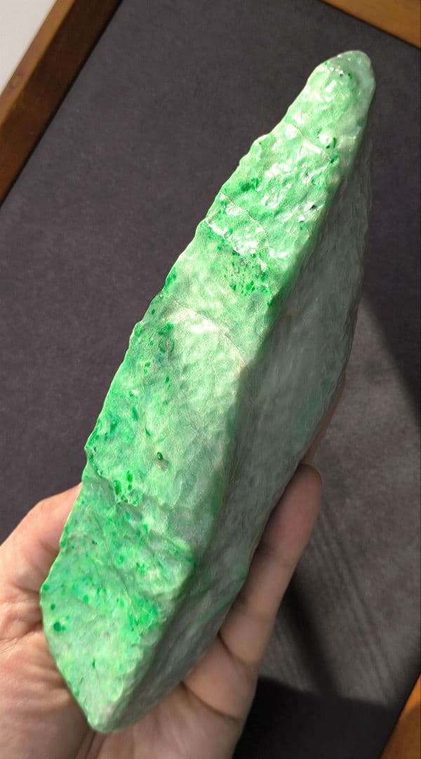 天野太郎【極上】ミャンマー産翡翠の原石(807ｇ)