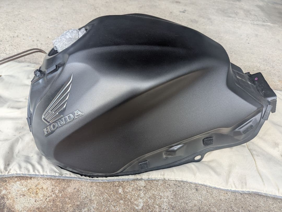 HONDA CB650R 2023年式 タンク