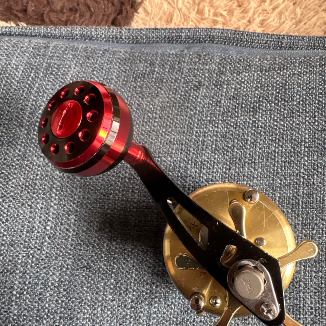 SHIMANO100xtベイトリール ゴールド 赤色ハンドル