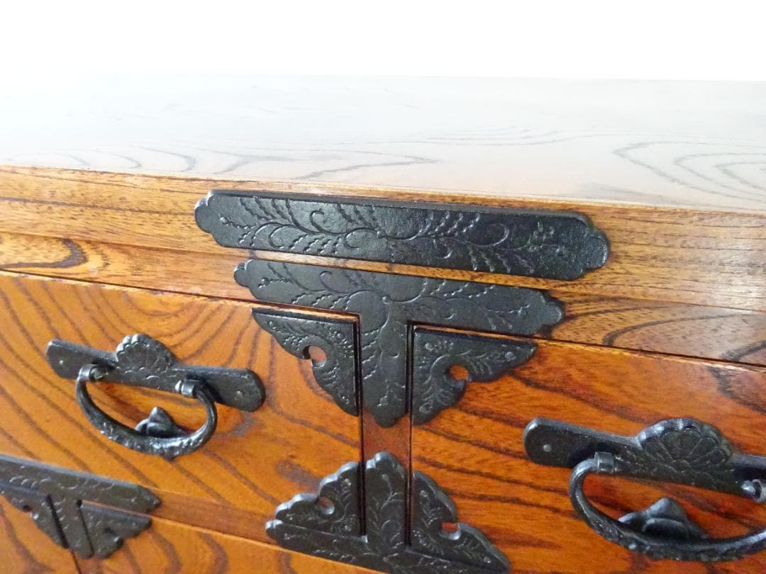 岩屋堂箪笥　菊幸　整理箪笥　チェスト　欅材　拭漆塗り　南部鉄器金具　伝統工芸品