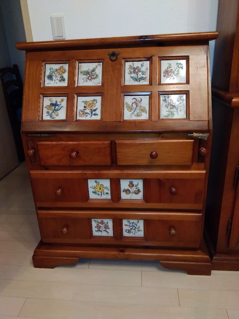 スペインバレンシア家具木製ガラス扉付きキャビネット+ライティングデスクをセット