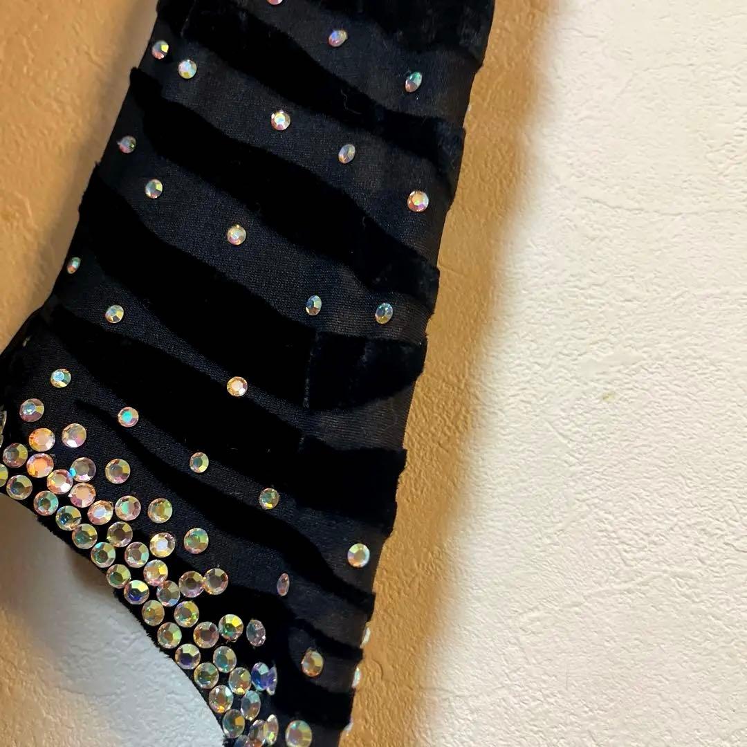 社交ダンス　スタンダード 黒と赤の鮮やかなドレス