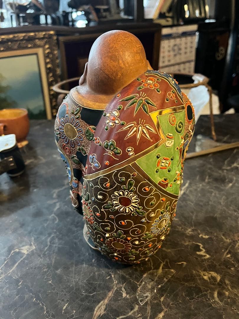 九谷焼布袋様 、明治期九谷焼 、九谷焼の布袋様の置物です。