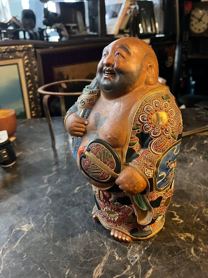 九谷焼布袋様 、明治期九谷焼 、九谷焼の布袋様の置物です。