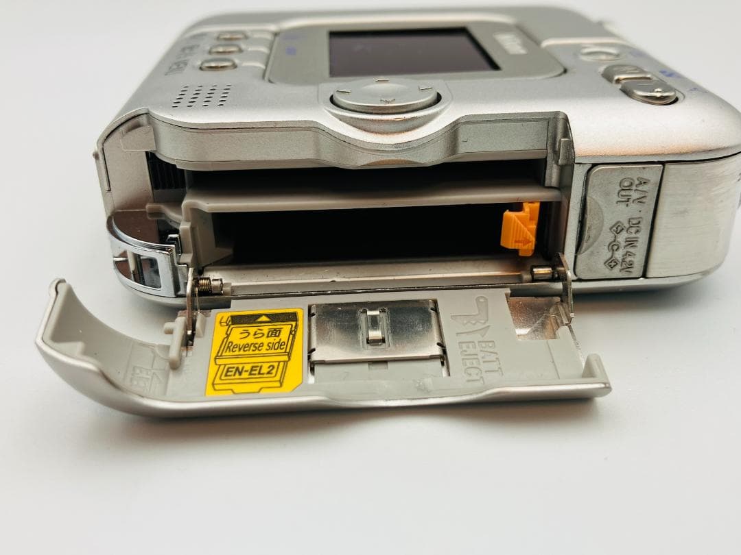 ニコン COOLPIX SQ　シルバー　コンパクトデジタルカメラ