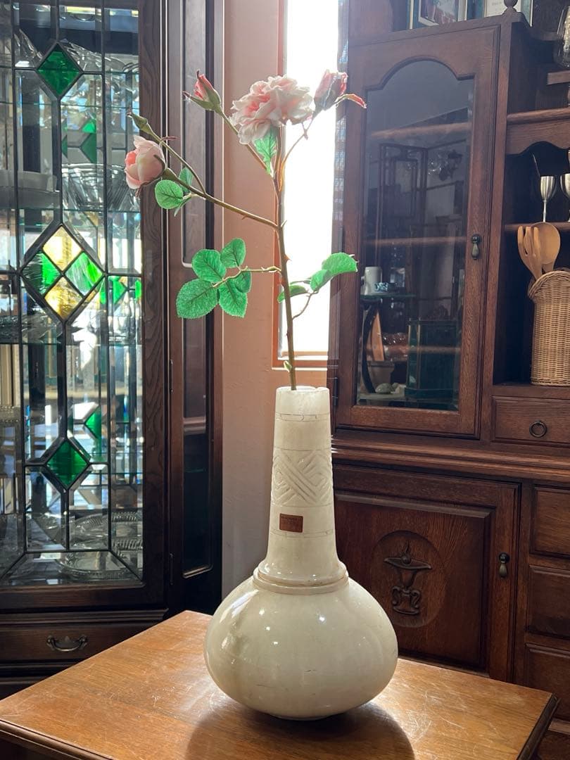 k155 スペイン製 石彫刻のフラワーベース 飾り壺 ホワイト系 アラバスター