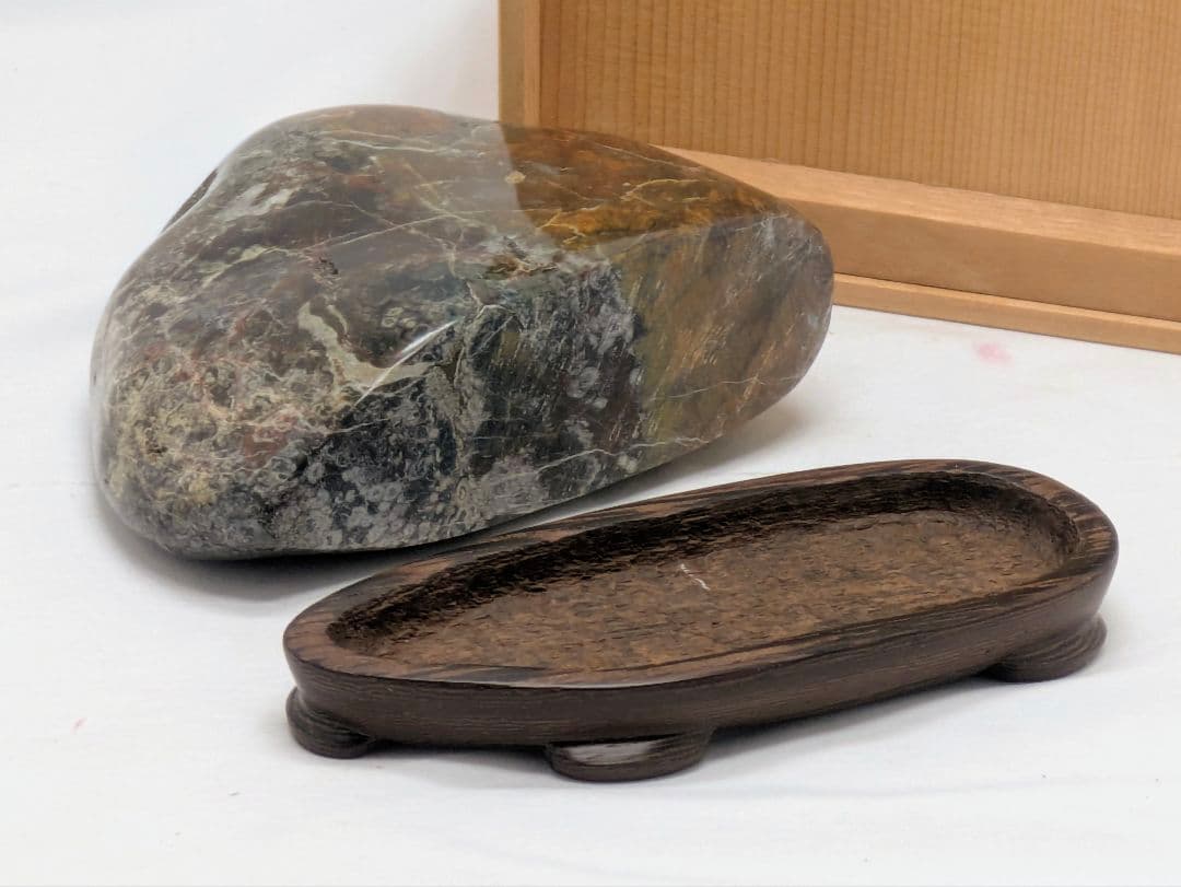 桜孔雀石　レア石　山の形　根尾 鑑賞石 水石 自然石　ケヤキ台座・共箱つき