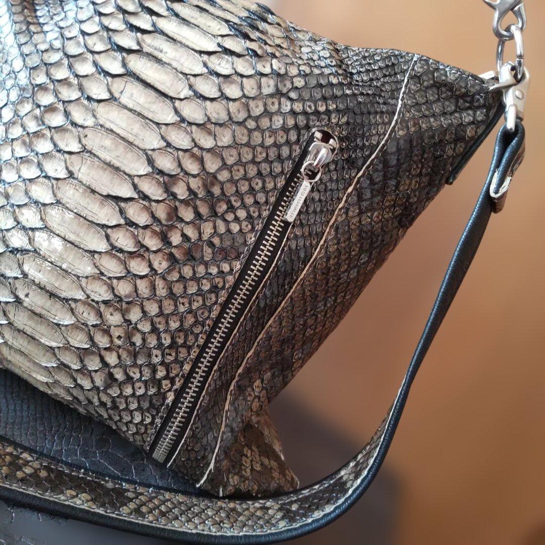 セール♥️高級皮革パイソン斜め掛け２way男女兼用ショルダーバッグ