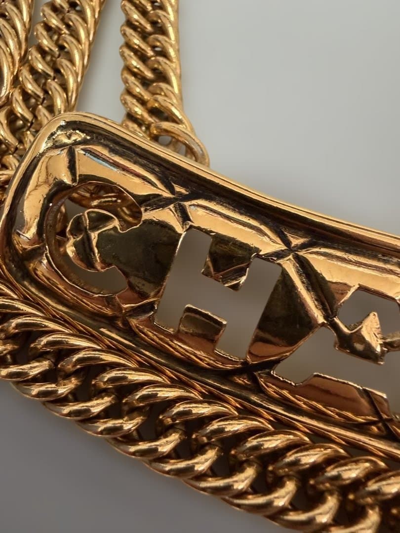 CHANELシャネルヴィンテージ CHANEL型抜きプレート チェーンベルト