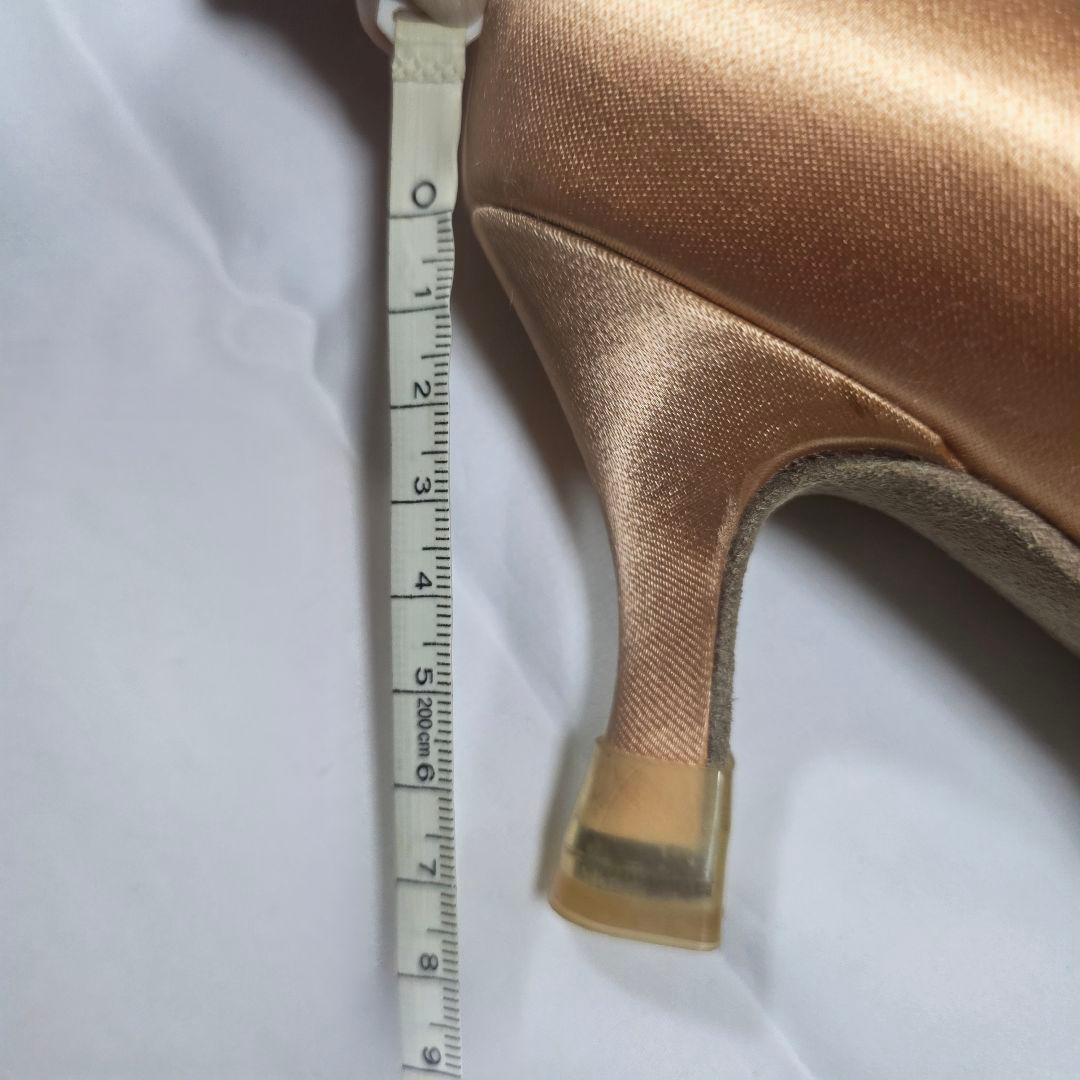 DSI Shoes ベージュサテンパンプス
