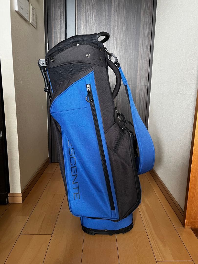 人気　超美品　デサントゴルフ スタンド型キャディバッグ 軽量2.6kg8.5型