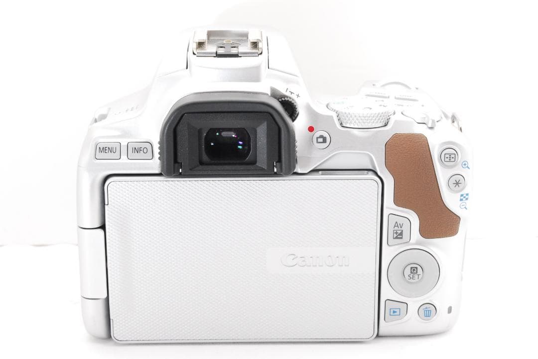 シャッター数新品級✨ Canon EOS kiss x10 希少シルバーカラー