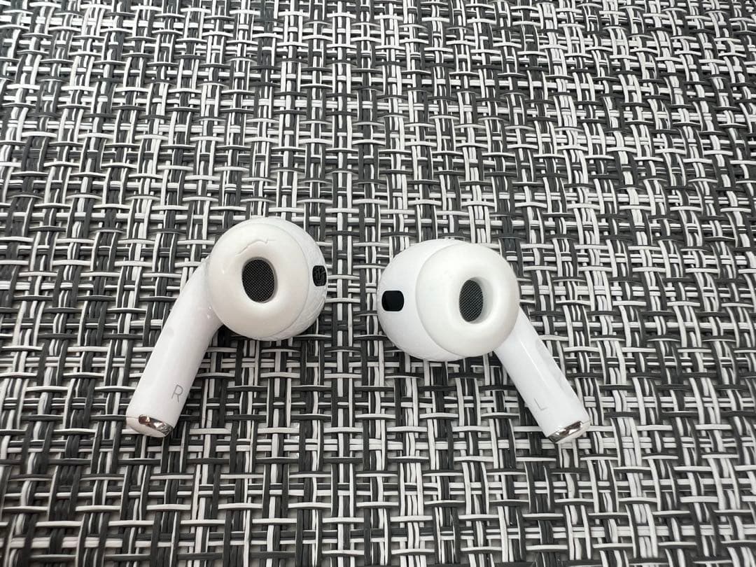 【早い者勝ち】AirPods Pro 2 本体、両耳、未使用充電ケーブルもセット