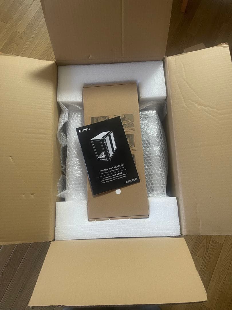 LIAN LI 011 DYNAMIC EVO PCケース