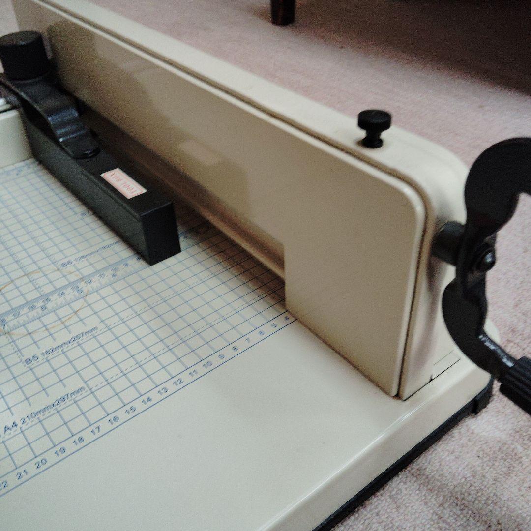A4 手動裁断機 グリッド付き