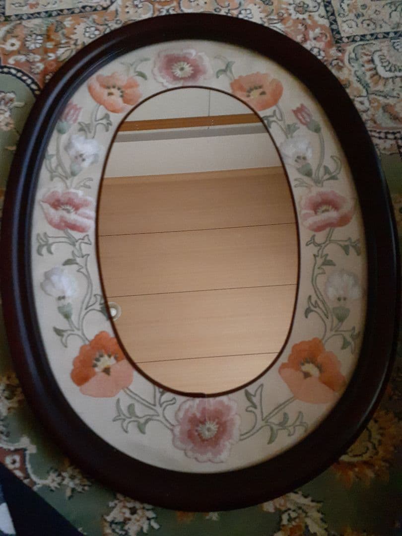 戸塚刺繍(美品) 花柄デザインの楕円形ミラー　他に ウェルカム額(追加)