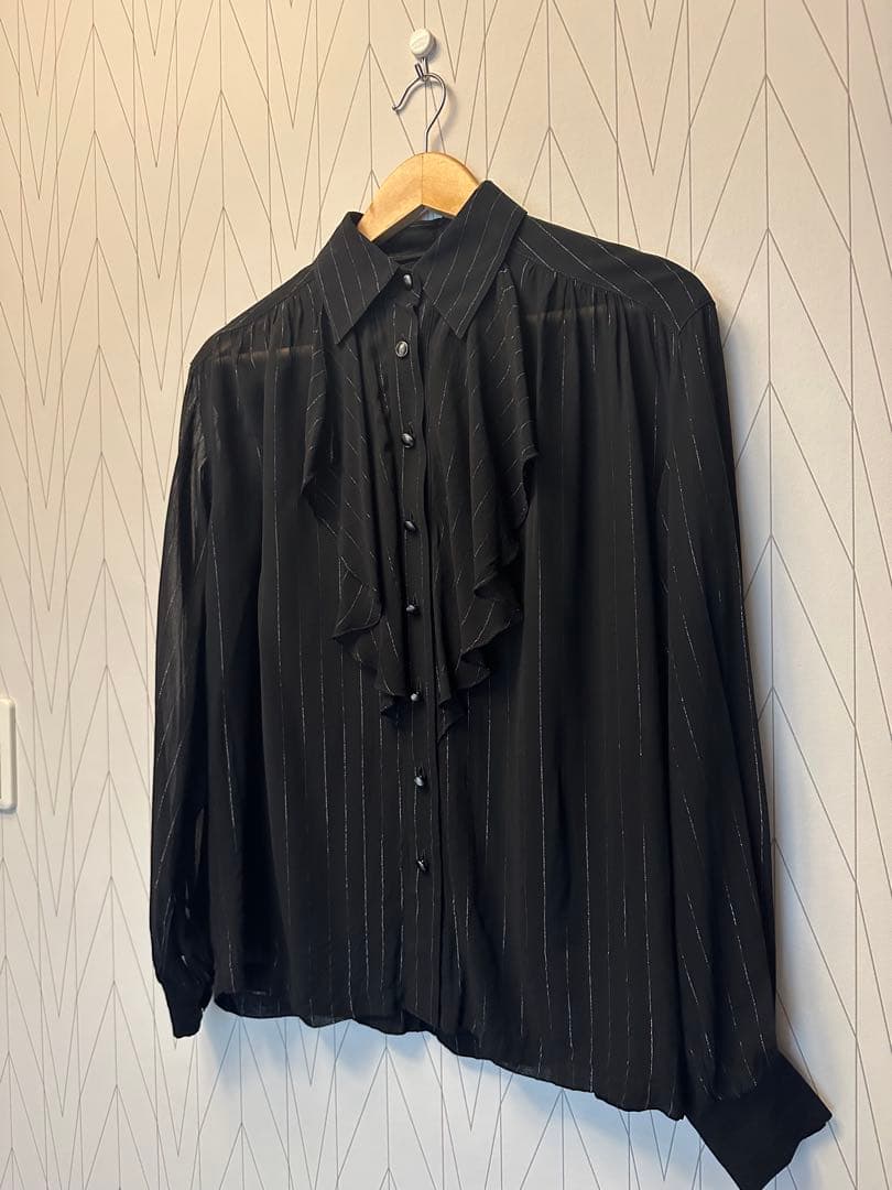 タエアシダフリル付きブラック長袖ブラウス