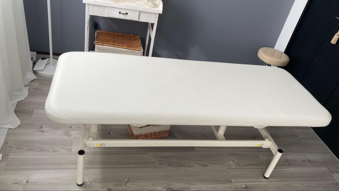 【最終値下げ】美品　高田ベッド　電動昇降式ベッド　施術ベッド　幅70cm