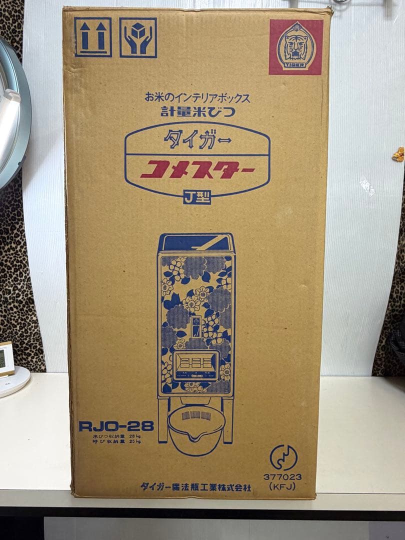 新品　昭和レトロ　タイガー コメスター J型 RJO-28 計量米びつ