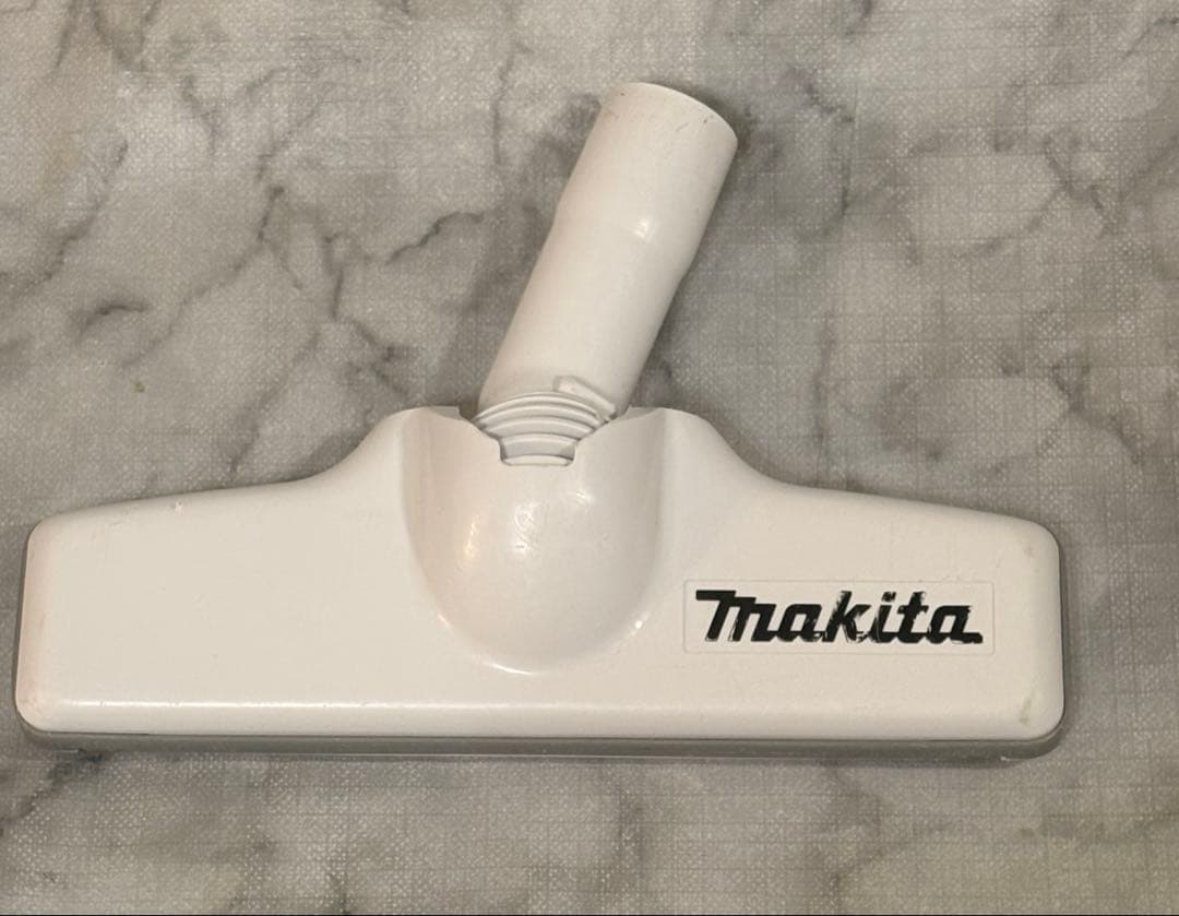 マキタ 充電式クリーナ CL108FD コードレス掃除機　バッテリー、充電器付き