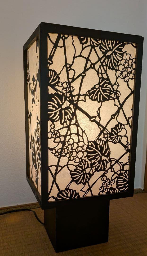花柄透かしデザイン　間接照明 テーブルランプ