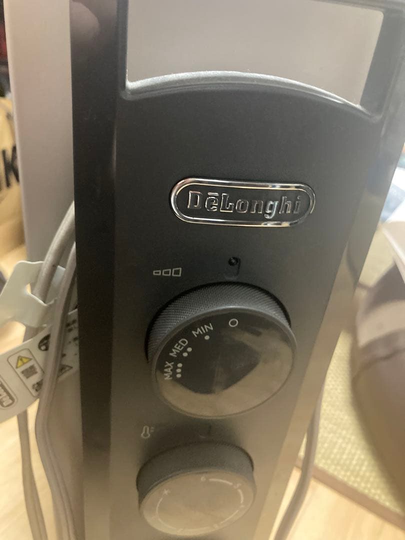 デロンギ ヴェルティカルド オイルヒーター（8-10畳用）