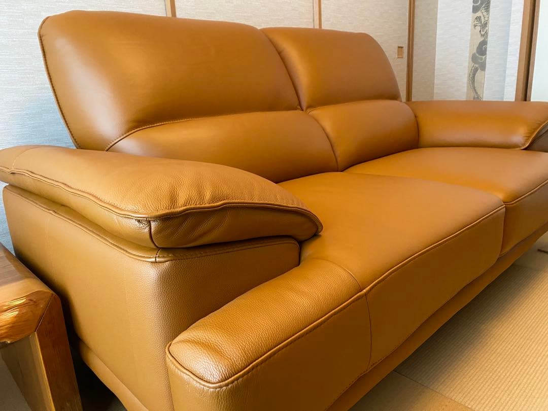 新品並　本革　2人掛けソファ　キャメル色