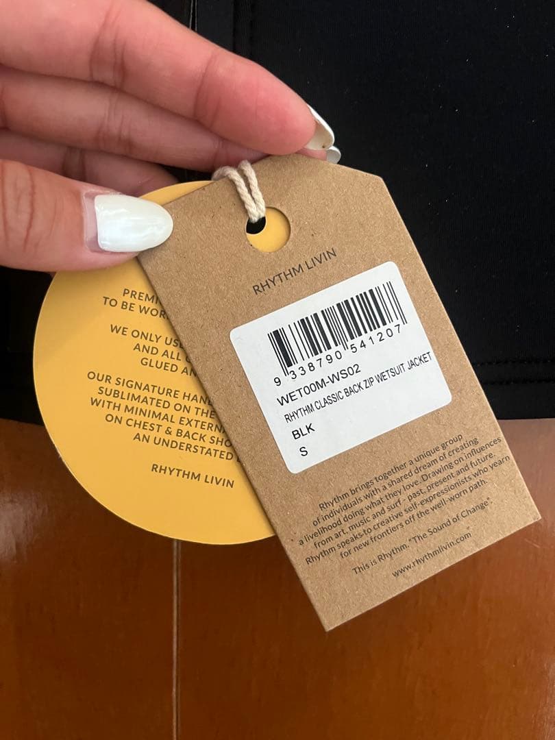 Rhythm ブラック タッパー バックジッパー付き