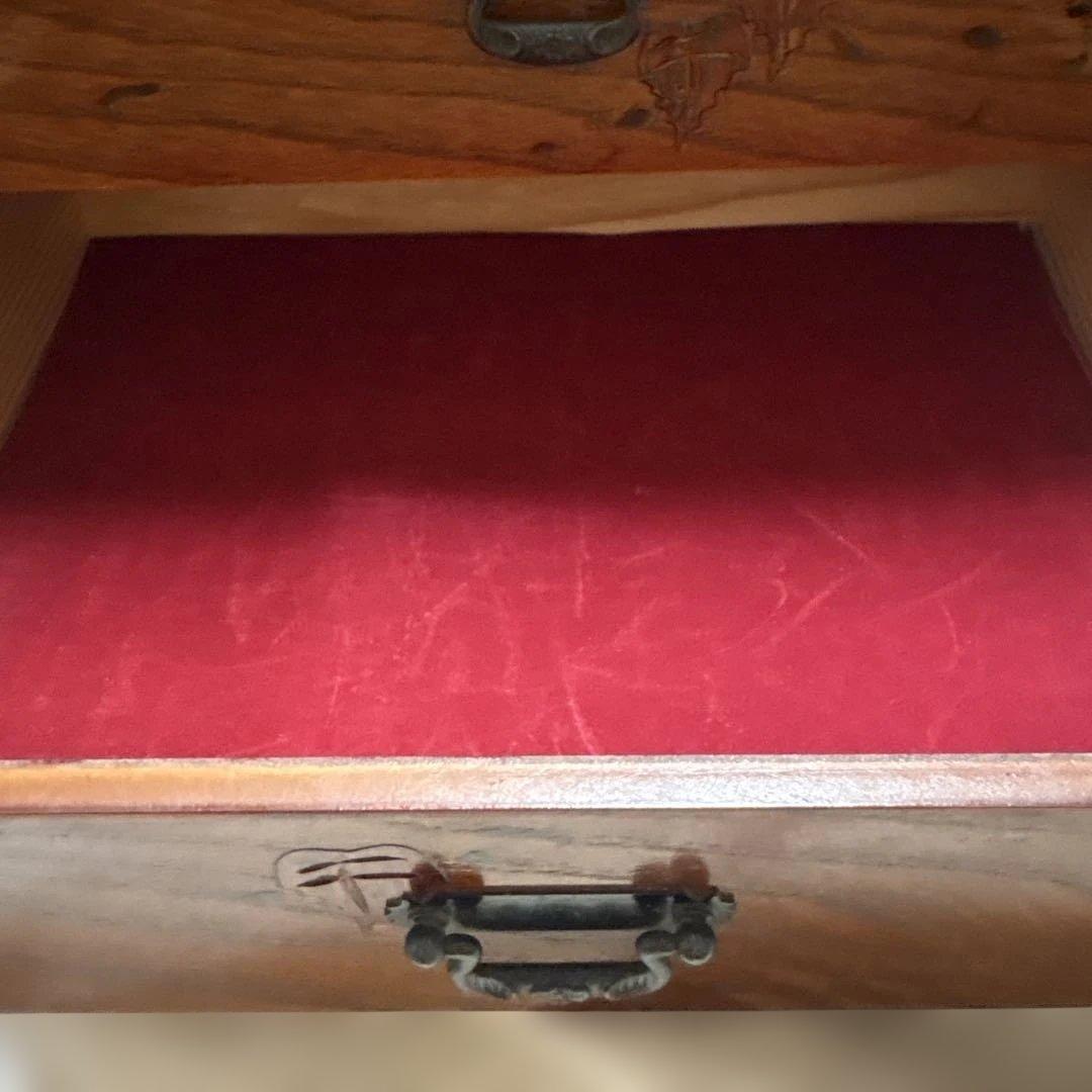 アンティーク　木製3段引き出し 花柄彫刻