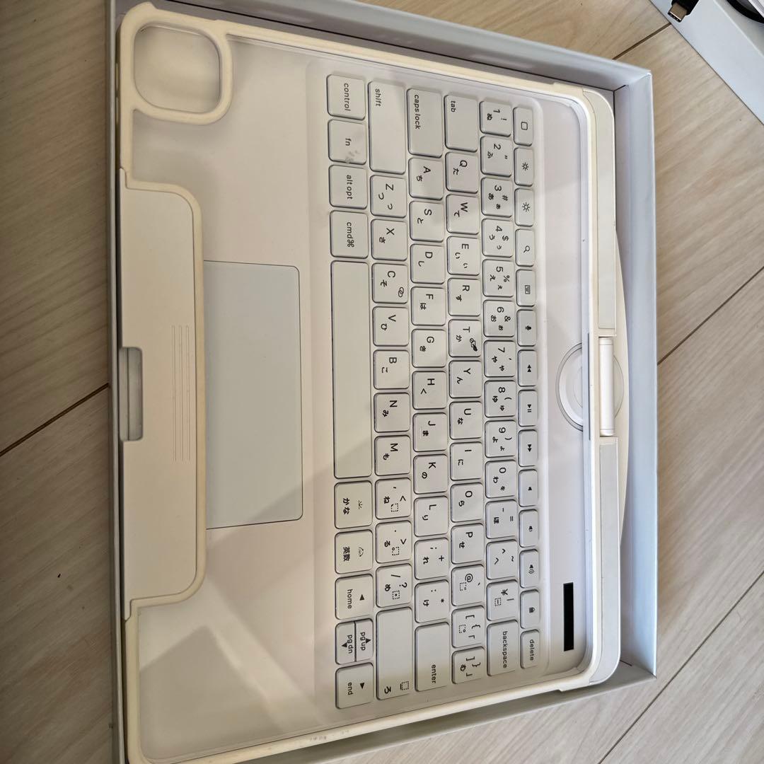 Magic Keyboard 360度回転 ホワイト　ipadpro 12.9